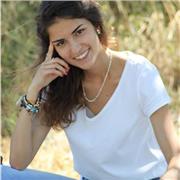 Profesora de lengua y literatura imparte clases a todas las edades